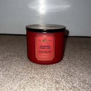 New Bath & Body Works Strawberry Pound Cake 3-Wick Candle